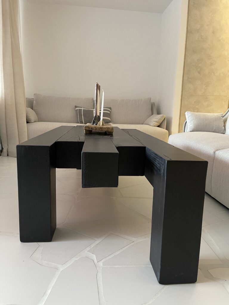 Centro de mesa negro para salón, Proyecto Ibiza.