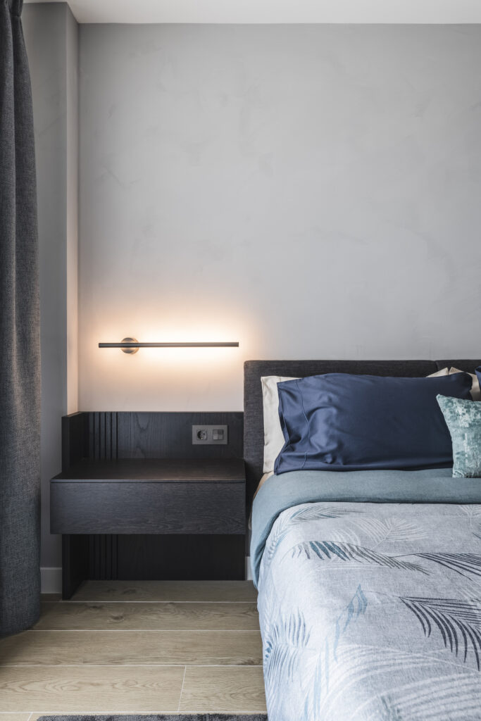 Cama y mesa de noche de madera a medida, Proyecto Bulevar.